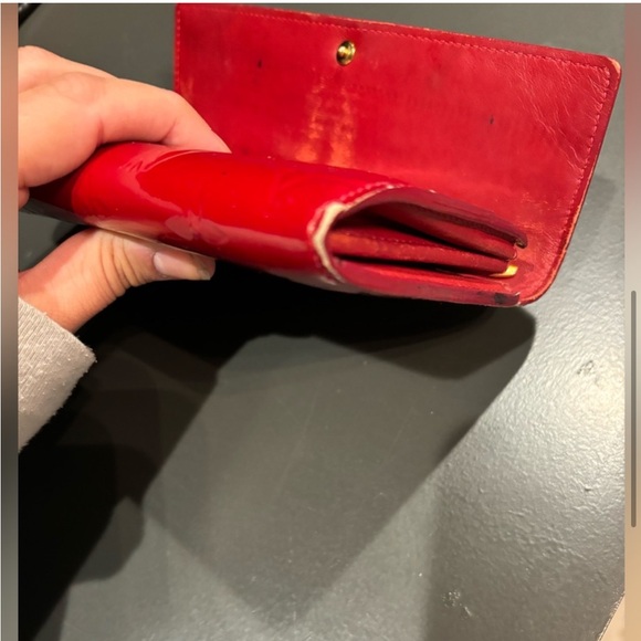 Louis Vuitton Mono Vernis Sarah Wallet in Red Patent Leather - Picture 5 of 9
